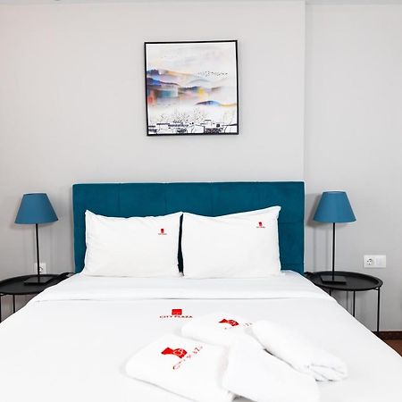City Plaza Apartments & Rooms Tesalonika Bagian luar foto