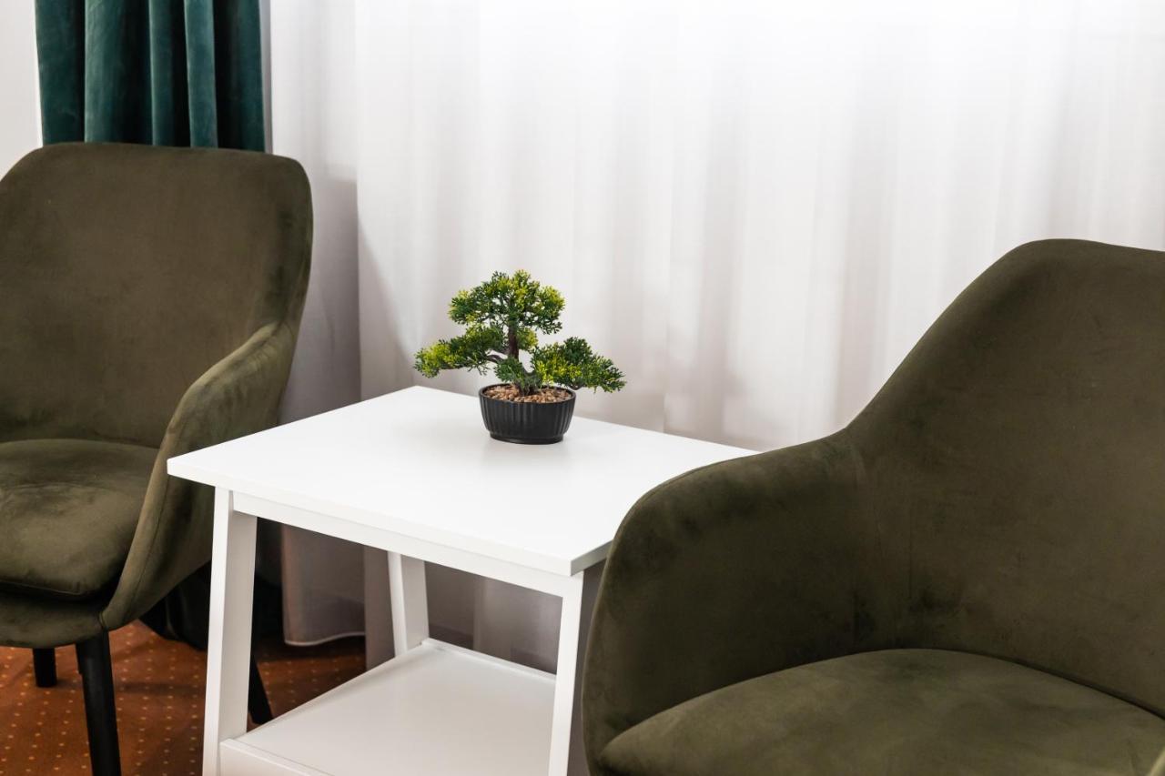 City Plaza Apartments & Rooms Tesalonika Bagian luar foto