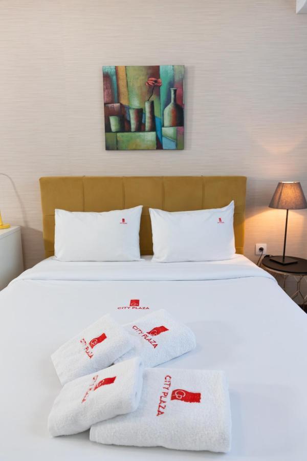 City Plaza Apartments & Rooms Tesalonika Bagian luar foto