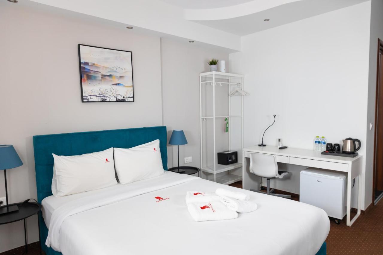 City Plaza Apartments & Rooms Tesalonika Bagian luar foto