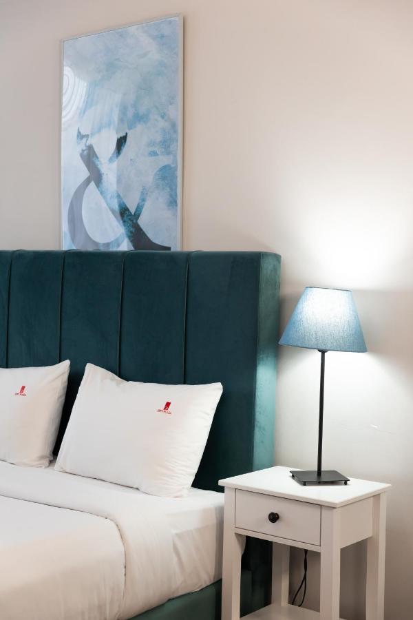 City Plaza Apartments & Rooms Tesalonika Bagian luar foto