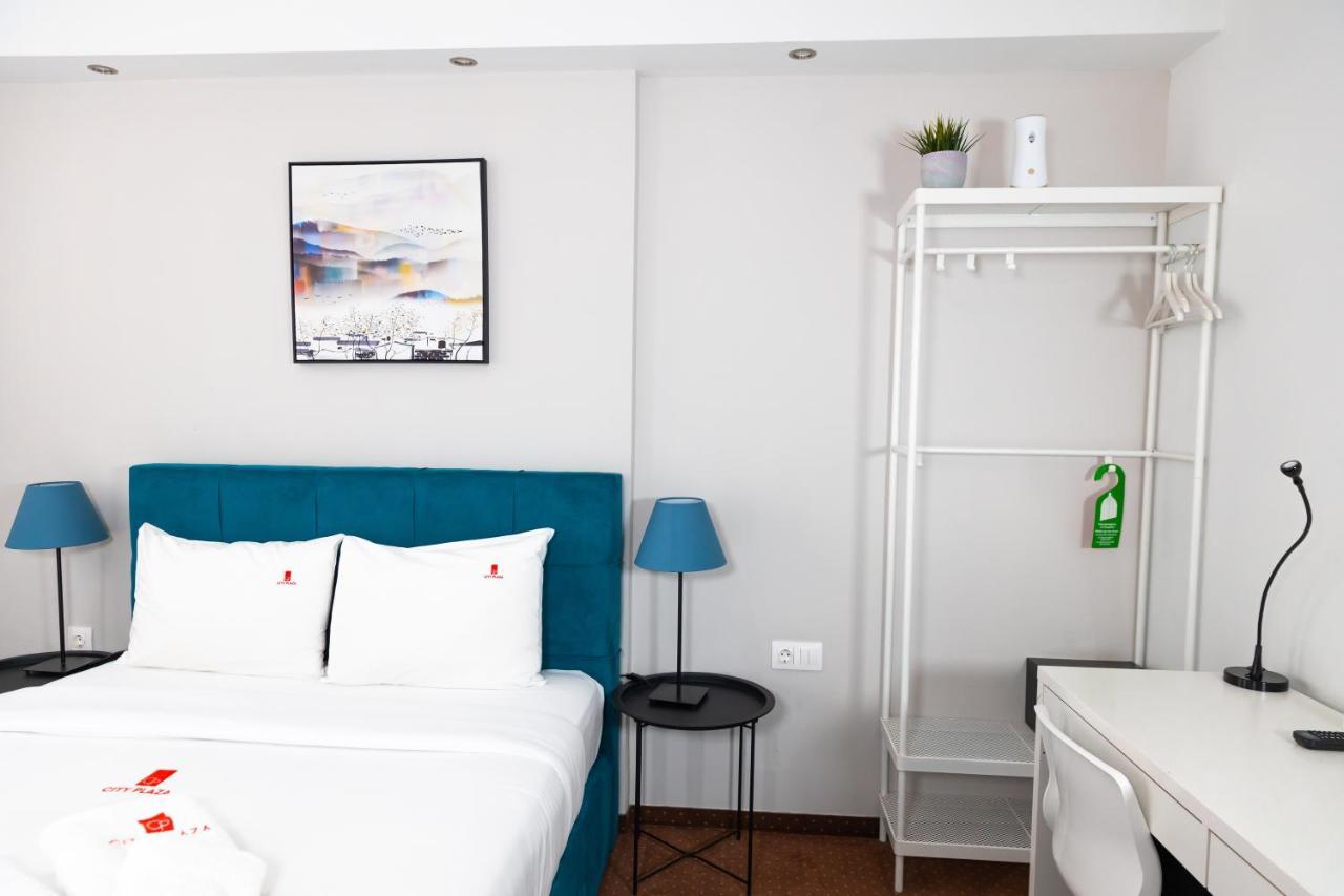 City Plaza Apartments & Rooms Tesalonika Bagian luar foto