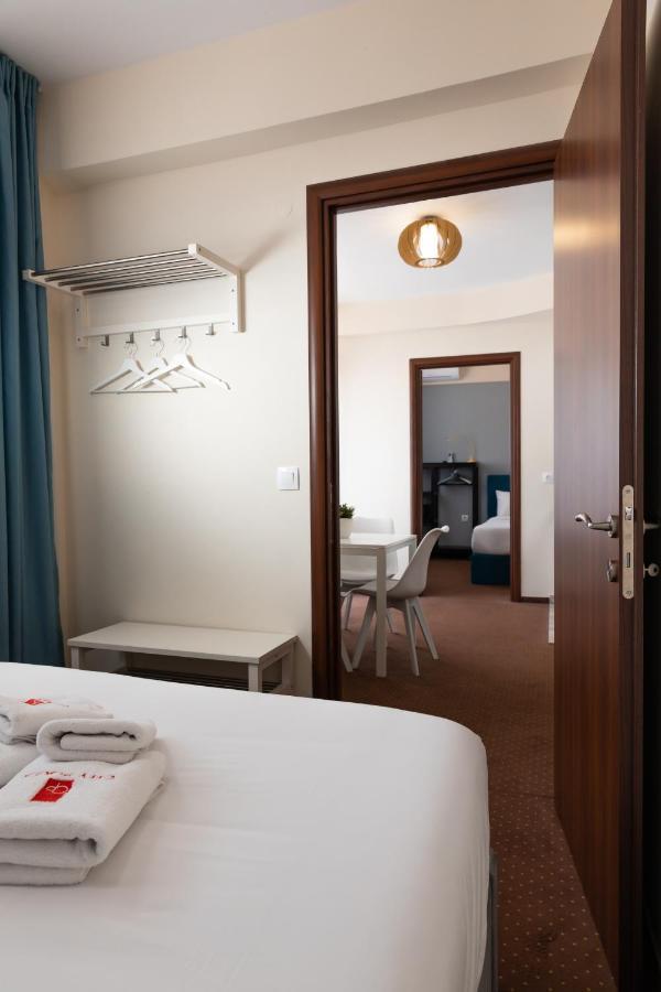 City Plaza Apartments & Rooms Tesalonika Bagian luar foto
