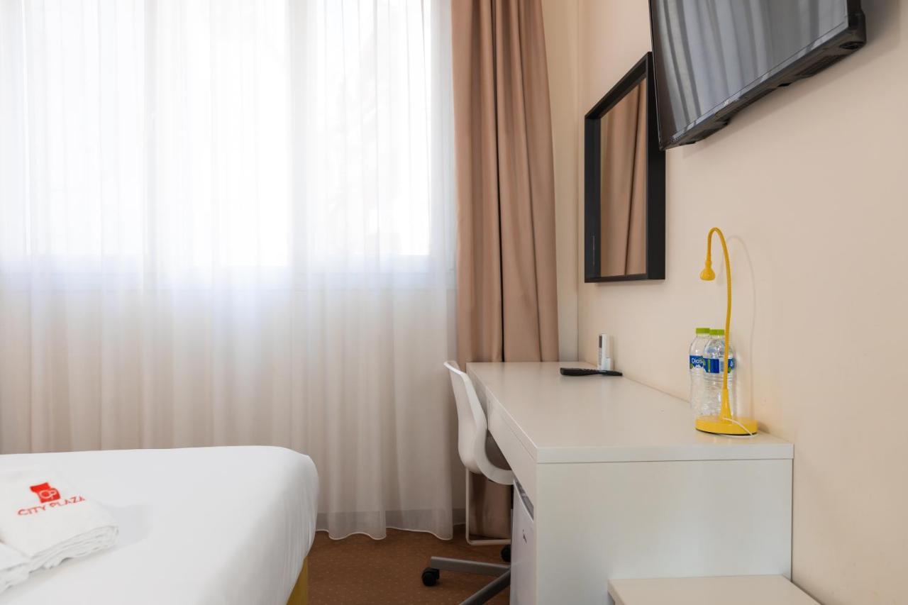 City Plaza Apartments & Rooms Tesalonika Bagian luar foto