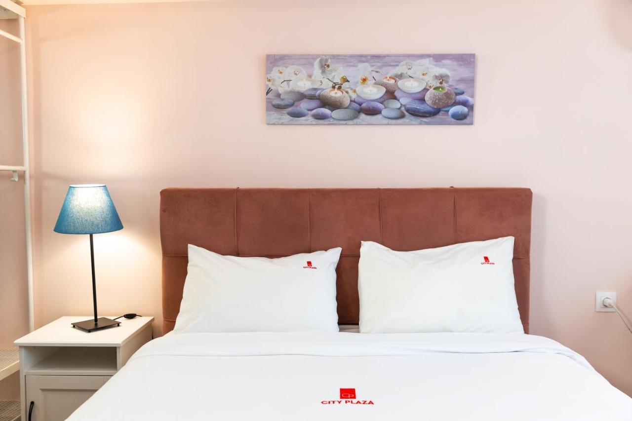 City Plaza Apartments & Rooms Tesalonika Bagian luar foto