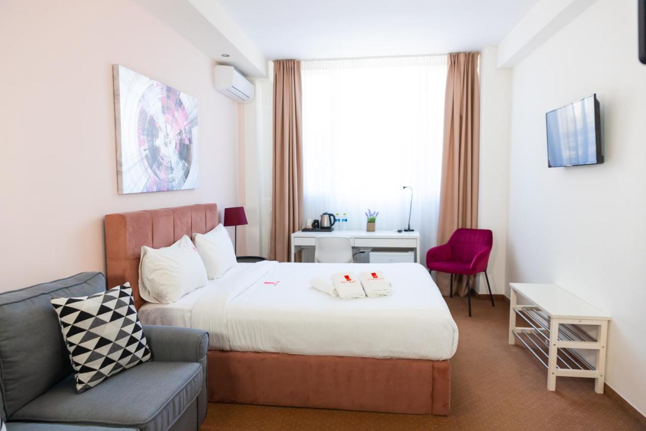 City Plaza Apartments & Rooms Tesalonika Bagian luar foto