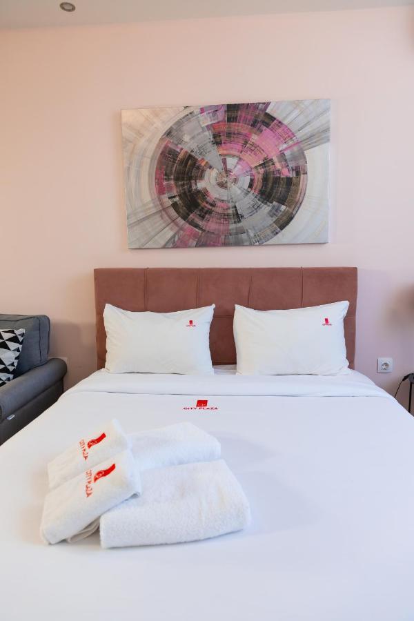 City Plaza Apartments & Rooms Tesalonika Bagian luar foto