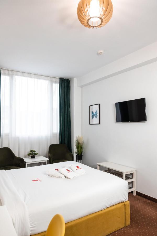 City Plaza Apartments & Rooms Tesalonika Bagian luar foto