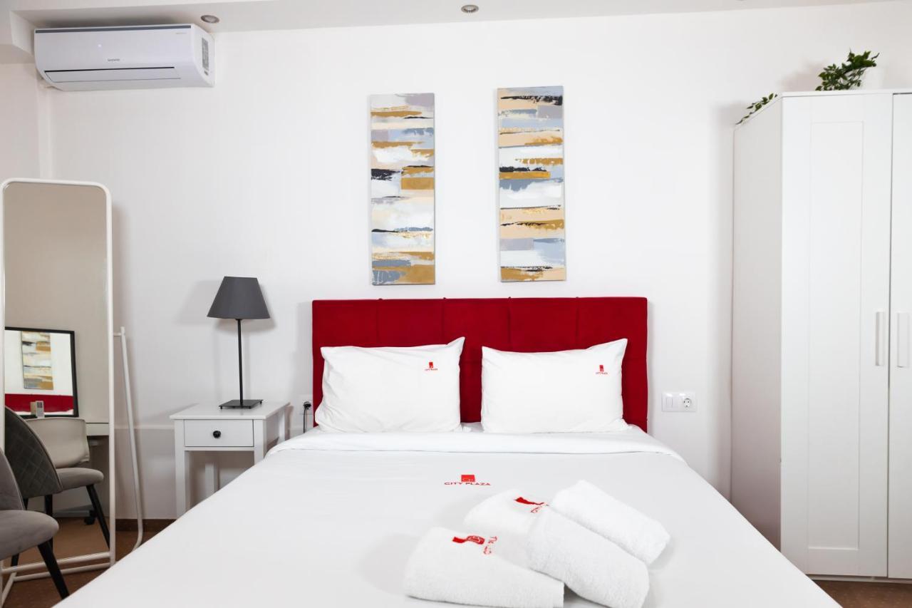 City Plaza Apartments & Rooms Tesalonika Bagian luar foto