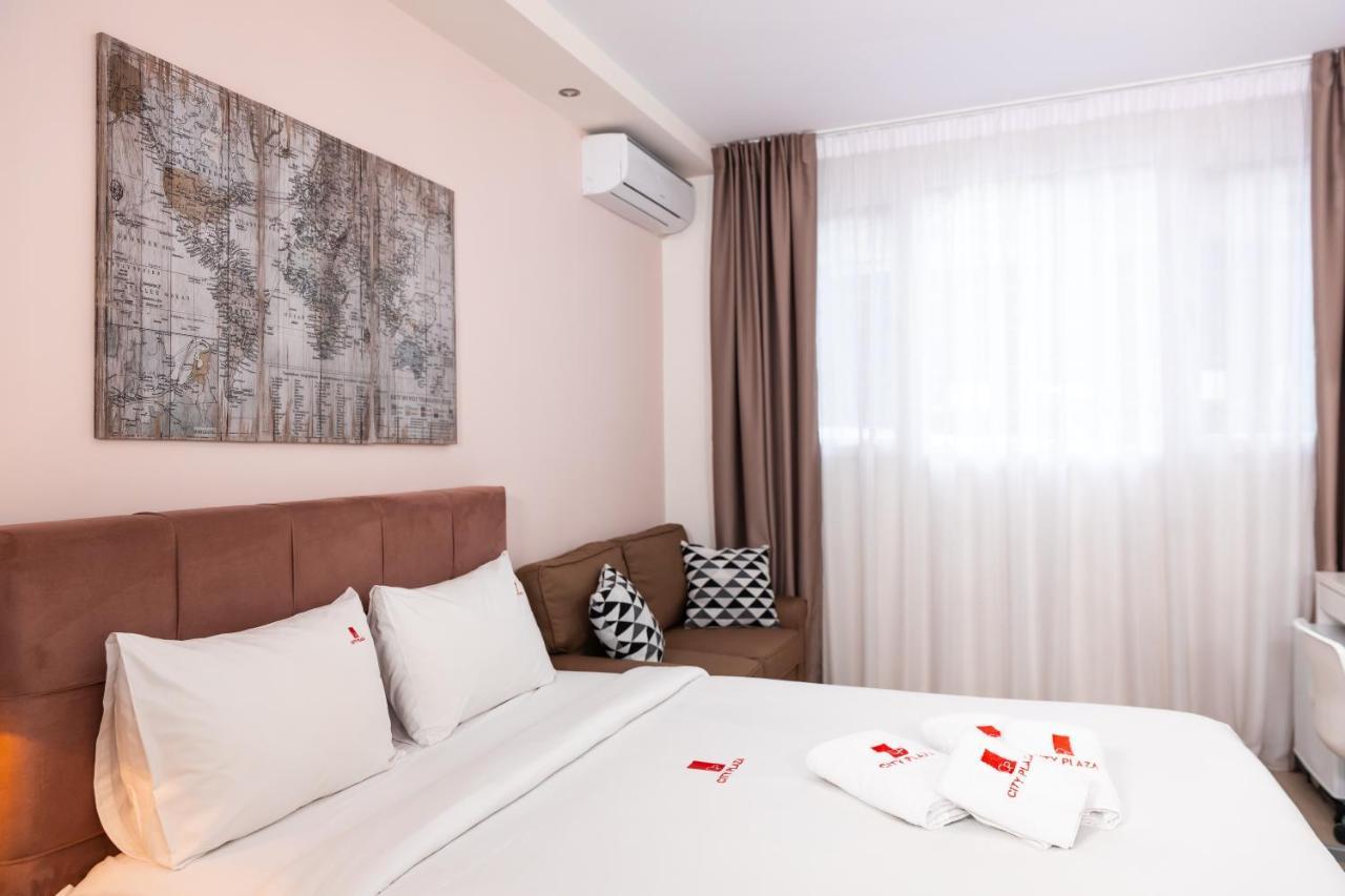 City Plaza Apartments & Rooms Tesalonika Bagian luar foto
