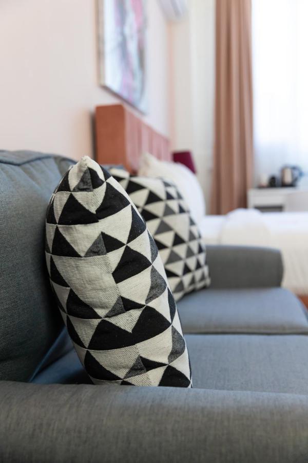 City Plaza Apartments & Rooms Tesalonika Bagian luar foto