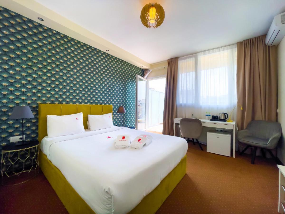City Plaza Apartments & Rooms Tesalonika Bagian luar foto