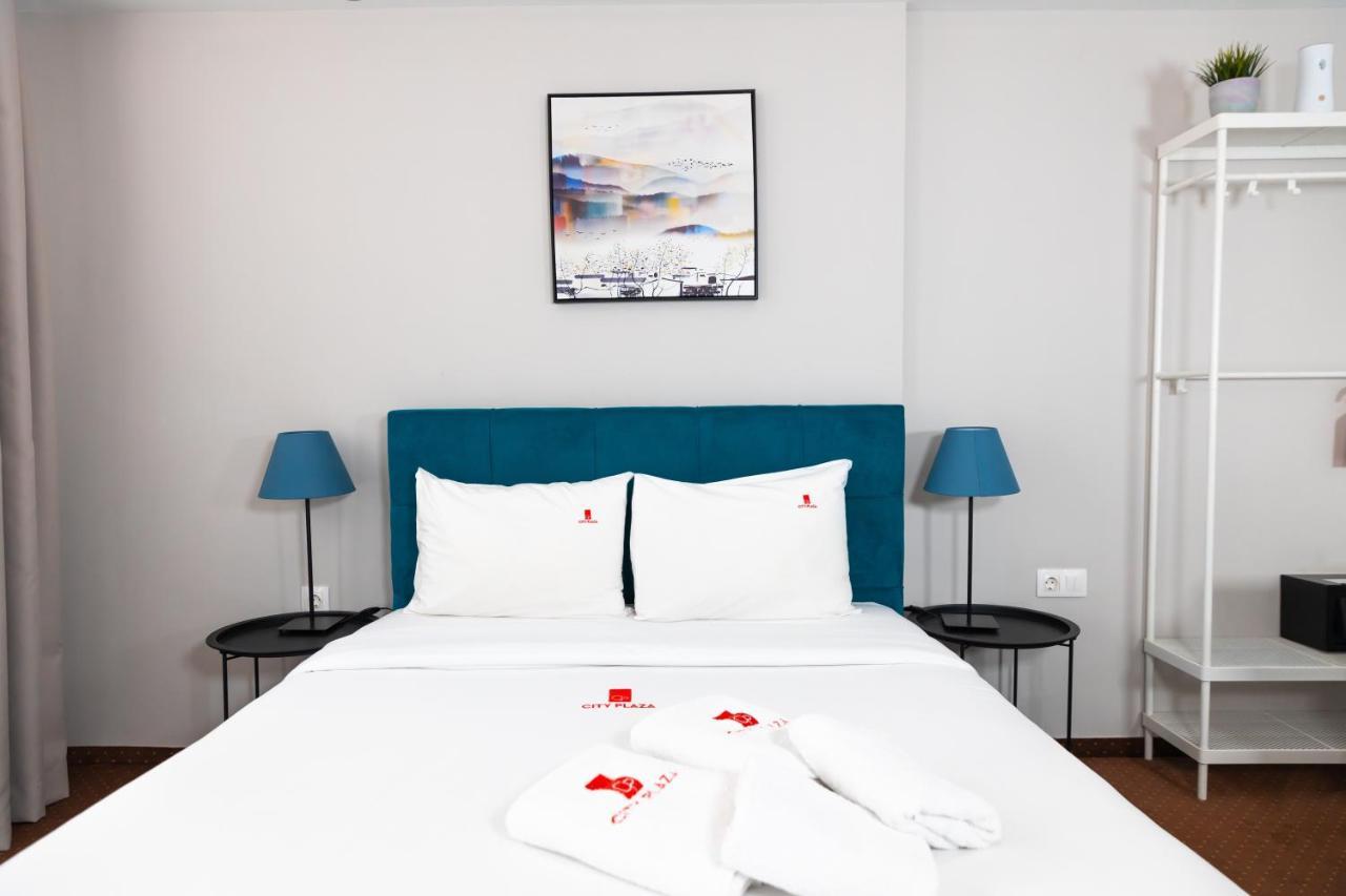 City Plaza Apartments & Rooms Tesalonika Bagian luar foto