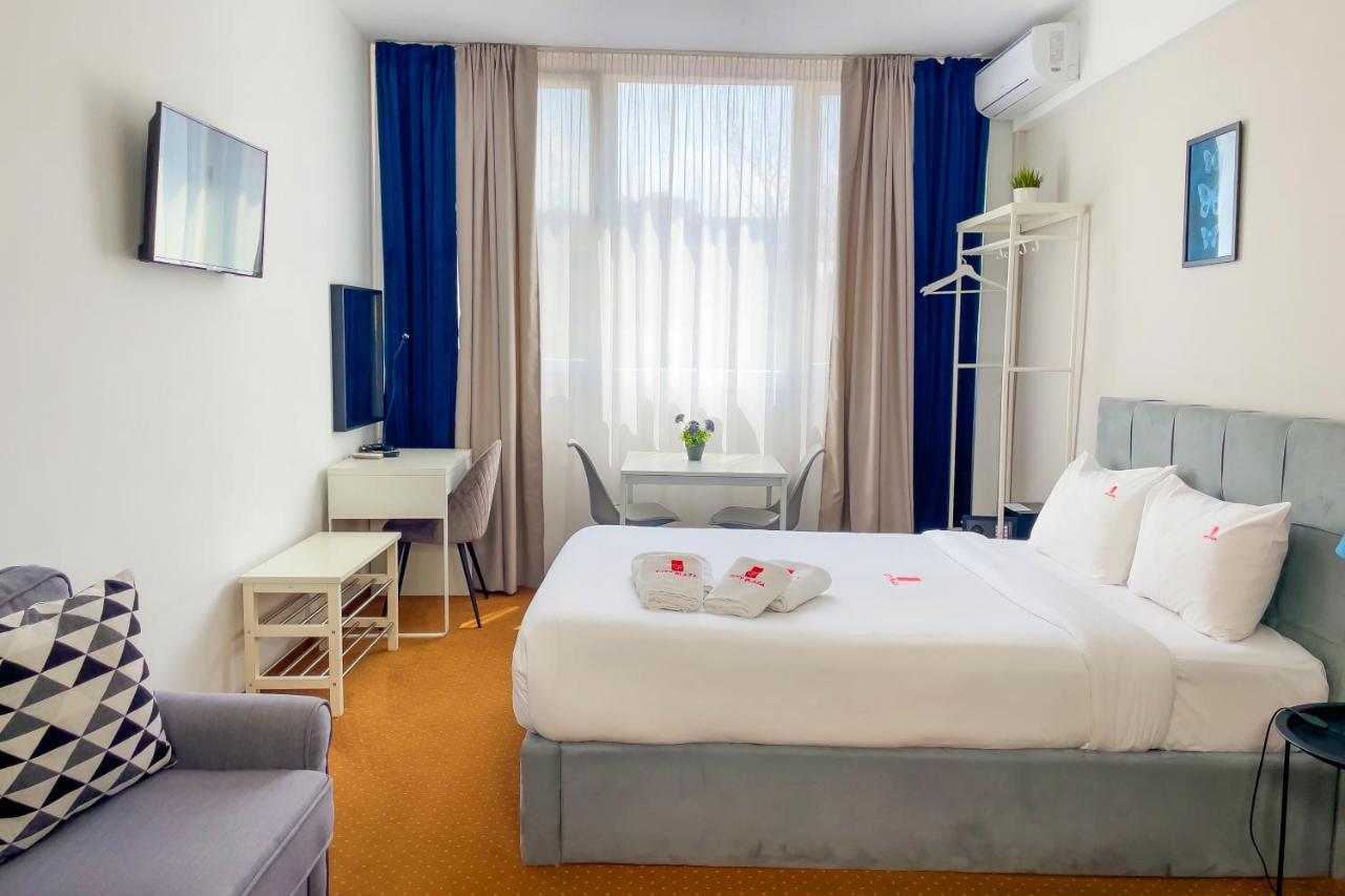 City Plaza Apartments & Rooms Tesalonika Bagian luar foto