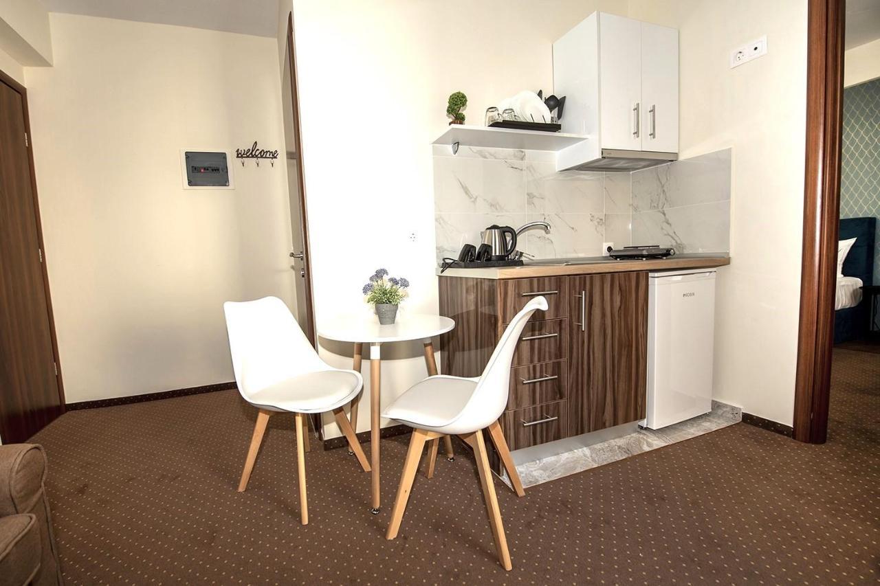 City Plaza Apartments & Rooms Tesalonika Bagian luar foto