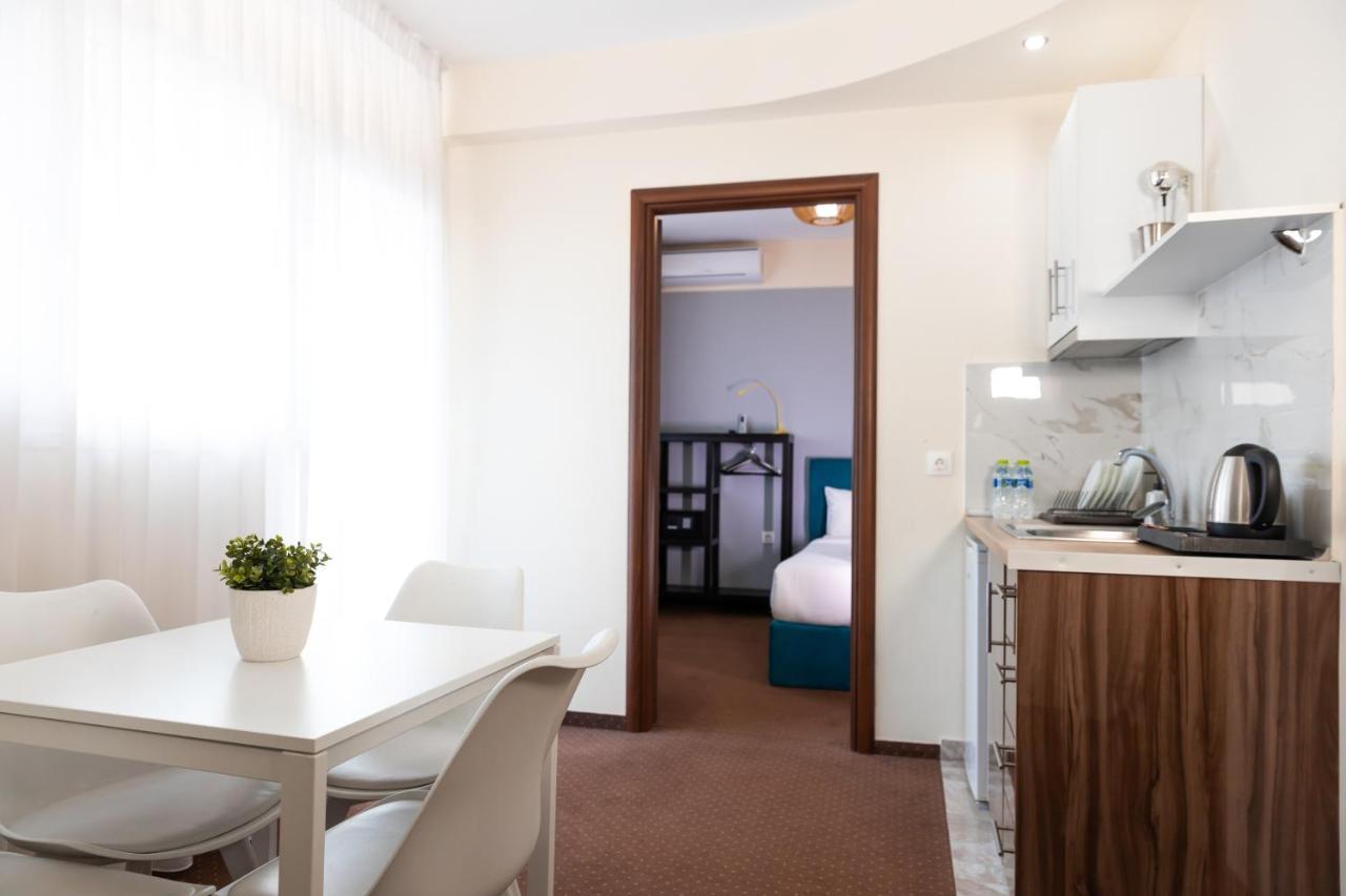 City Plaza Apartments & Rooms Tesalonika Bagian luar foto