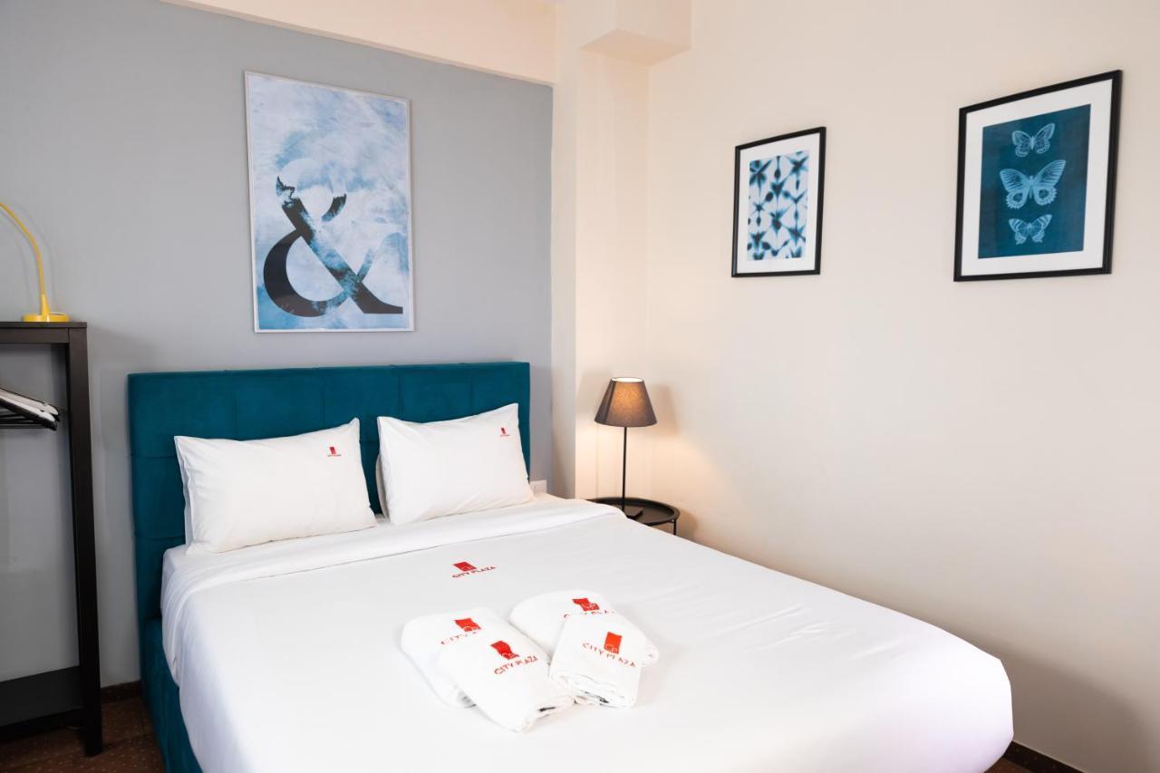 City Plaza Apartments & Rooms Tesalonika Bagian luar foto