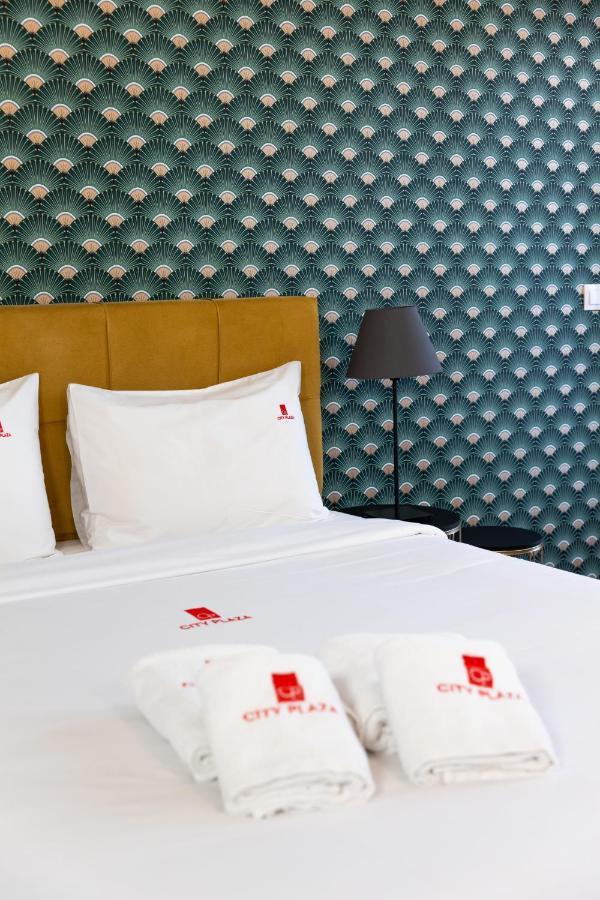City Plaza Apartments & Rooms Tesalonika Bagian luar foto