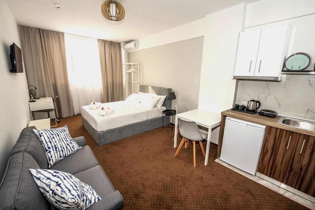 City Plaza Apartments & Rooms Tesalonika Bagian luar foto