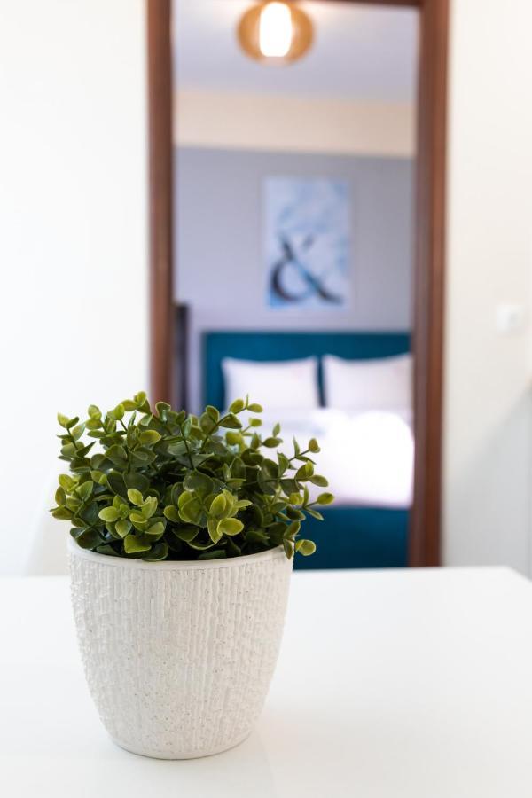City Plaza Apartments & Rooms Tesalonika Bagian luar foto