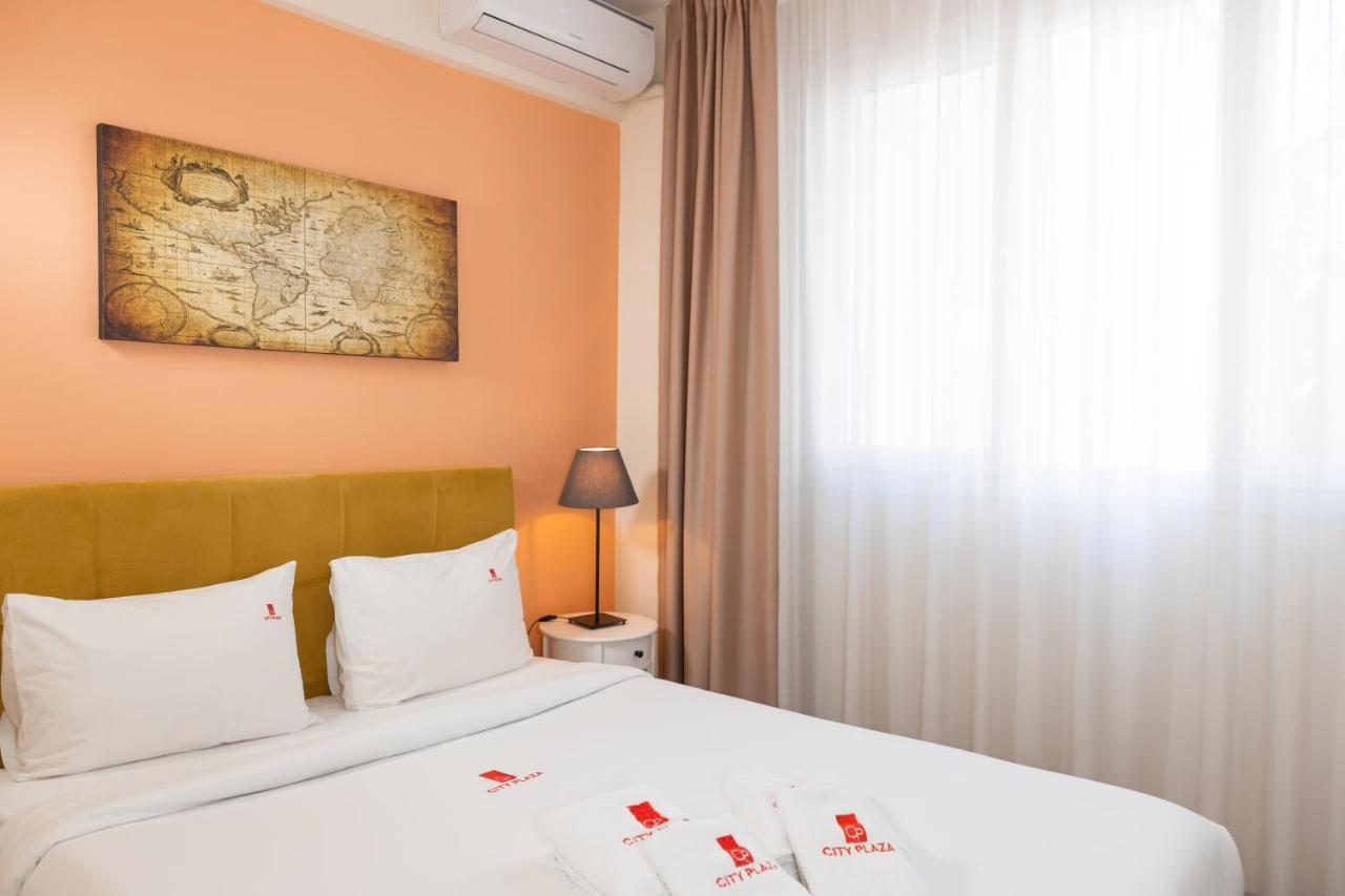 City Plaza Apartments & Rooms Tesalonika Bagian luar foto